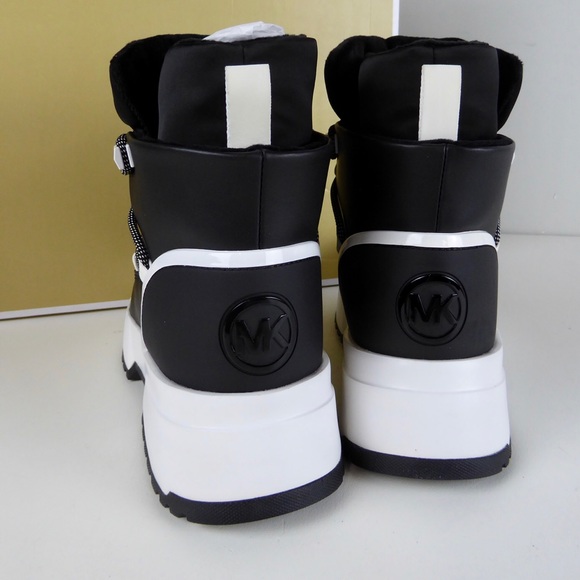 Michael Kors Cassia Leather Bootie Boots Black NIB - Picture 4 of 7